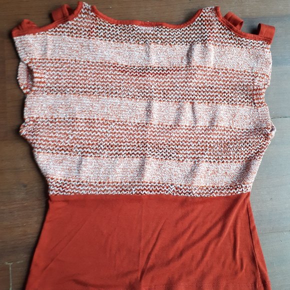 5 for 25 - Orange and White knit shirt - Picture 2 of 4